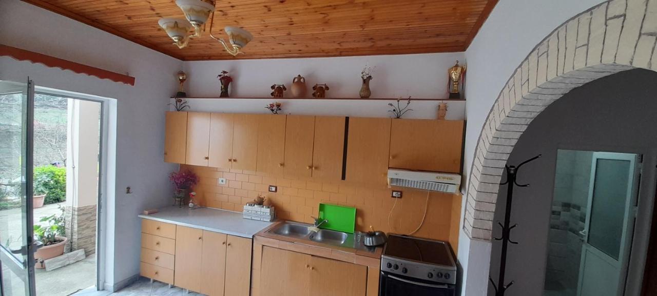 Honey-House “Kastrioti” Lägenhet Përmet Rum bild
