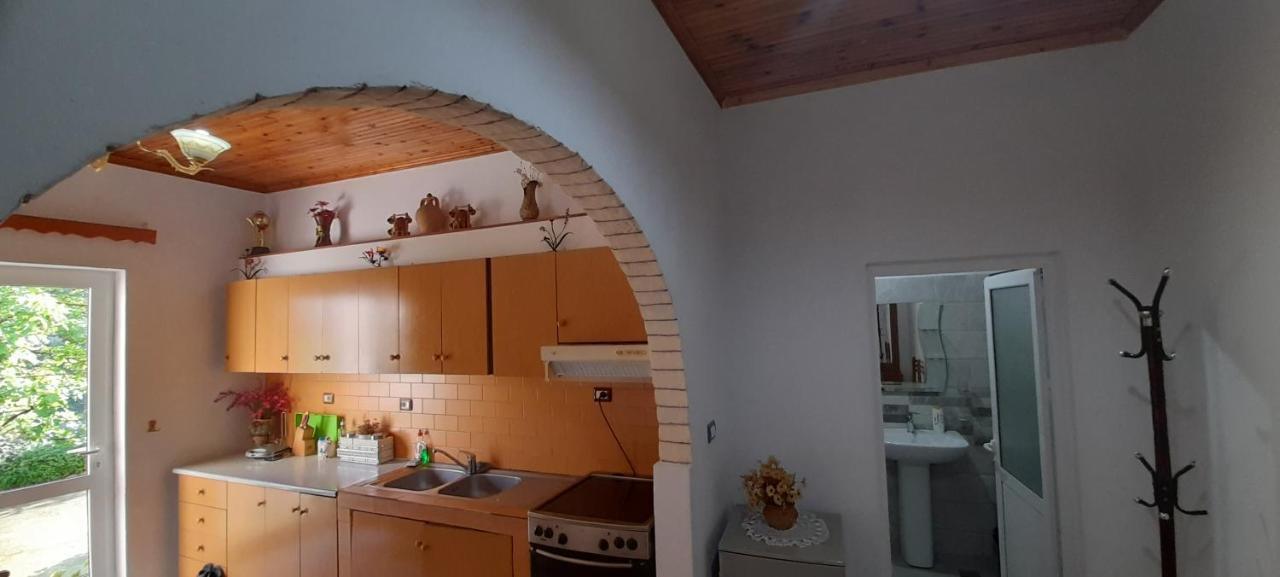 Honey-House “Kastrioti” Lägenhet Përmet Exteriör bild
