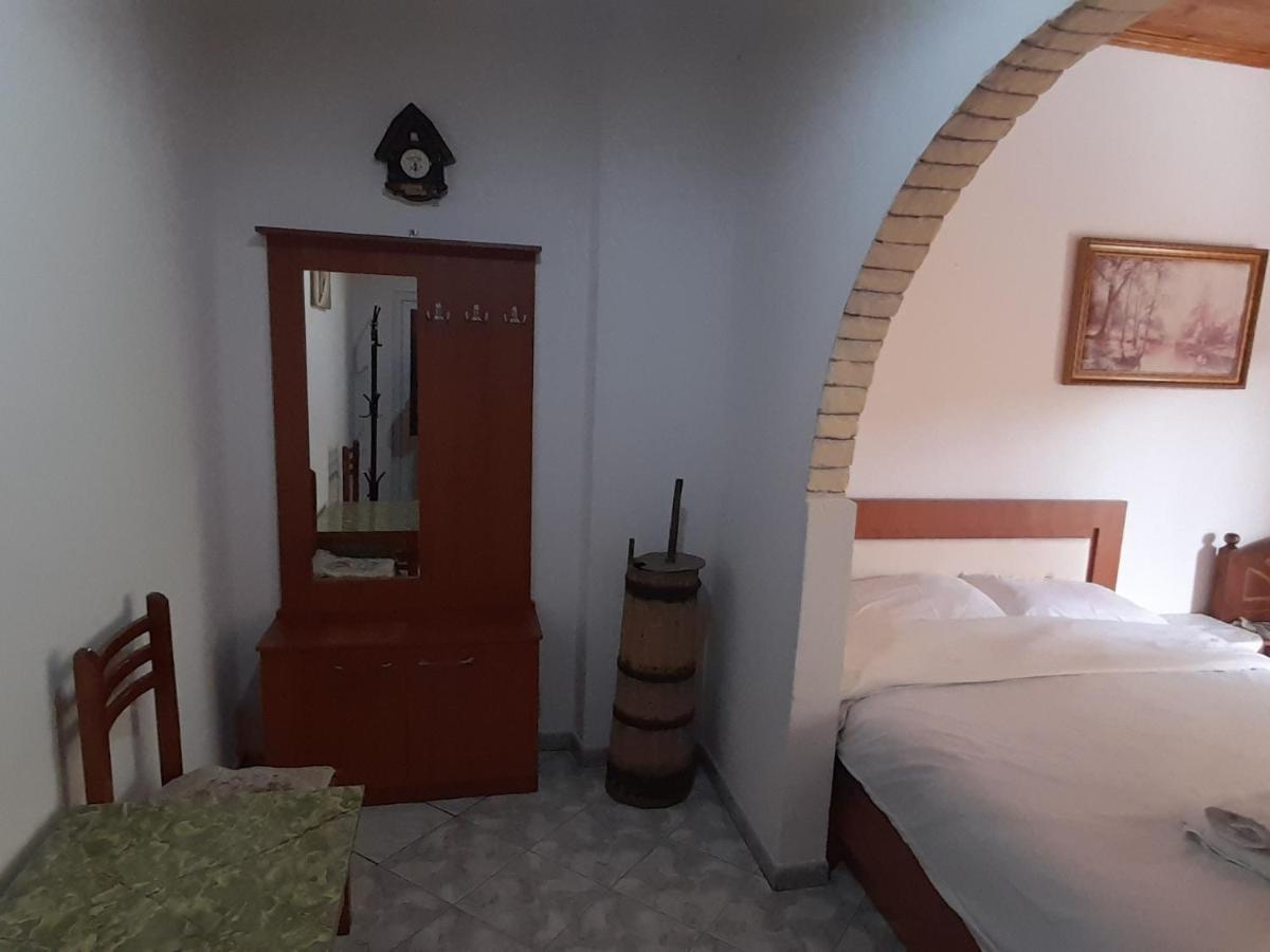 Honey-House “Kastrioti” Lägenhet Përmet Exteriör bild