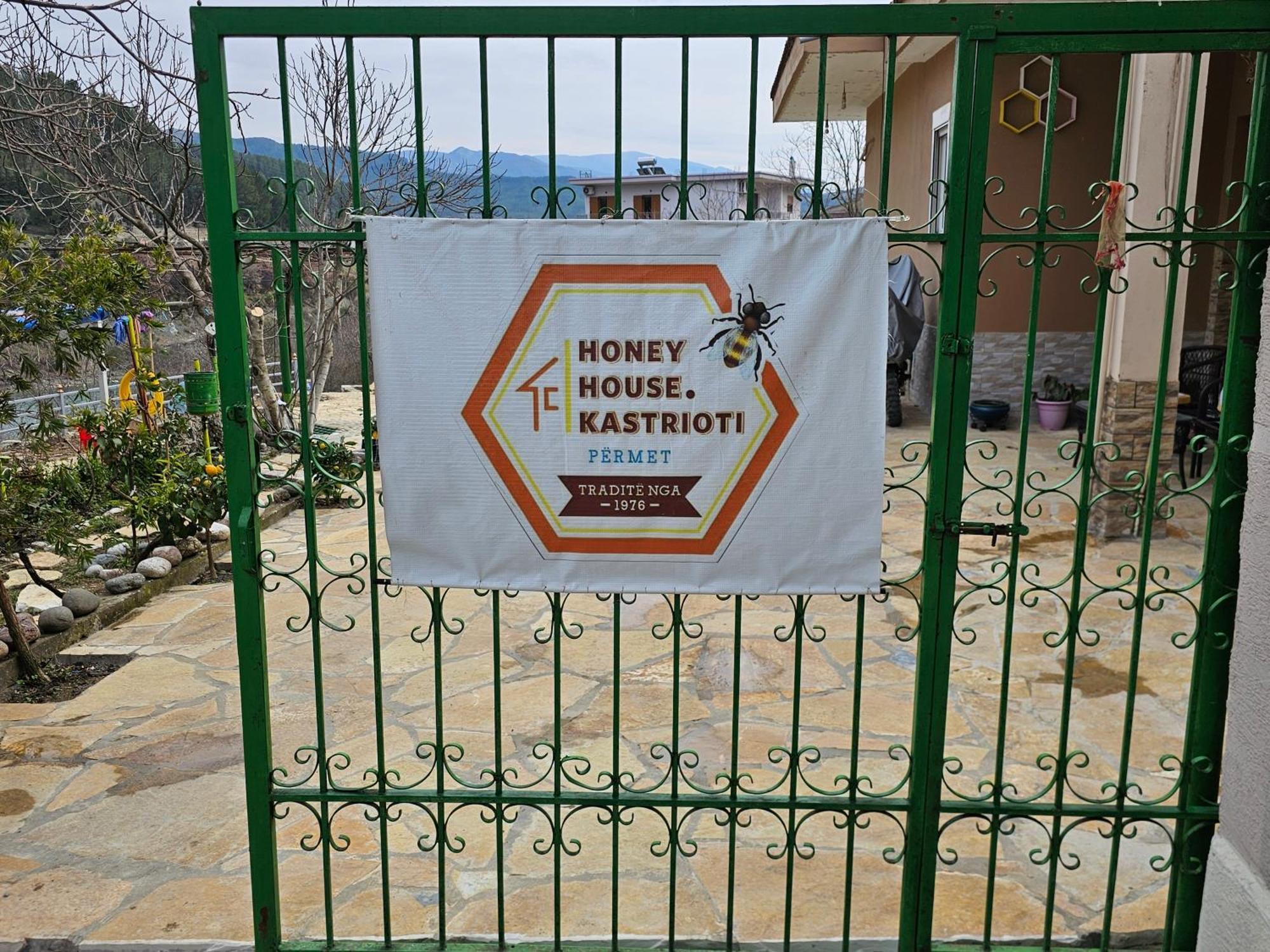 Honey-House “Kastrioti” Lägenhet Përmet Exteriör bild